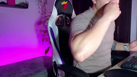 Snapshot of _robertobaggio chatting on 10-27-25, 12:31 Roberto online show from 10-27-25, 12:31