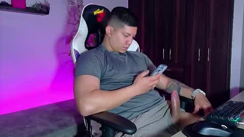 Snapshot of _robertobaggio chatting on 10-29-25, 01:46 Roberto online show from 10-29-25, 01:46