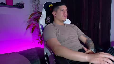 Snapshot of _robertobaggio chatting on 10-31-25, 08:37 Roberto online show from 10-31-25, 08:37