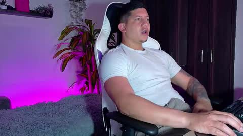 Snapshot of _robertobaggio chatting on 11-08-25, 12:27 Roberto online show from 11-08-25, 12:27