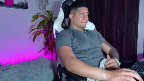 Snapshot of _robertobaggio chatting on 11-12-25, 01:00 Roberto online show from 11-12-25, 01:00