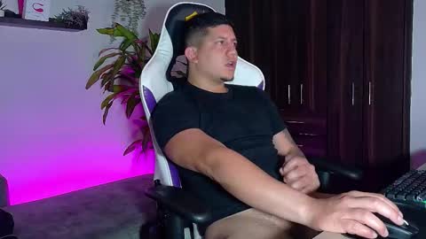 Snapshot of _robertobaggio chatting on 11-22-25, 07:40 Roberto online show from 11-22-25, 07:40