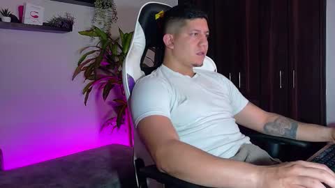 Snapshot of _robertobaggio chatting on 11-27-25, 06:48 Roberto online show from 11-27-25, 06:48