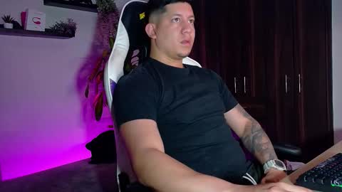 Snapshot of _robertobaggio chatting on 12-17-25, 10:54 Roberto online show from 12-17-25, 10:54