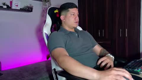 Snapshot of _robertobaggio chatting on 12-19-25, 11:39 Roberto online show from 12-19-25, 11:39