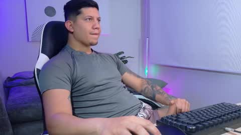 Roberto online show from 03-11-26, 01:06