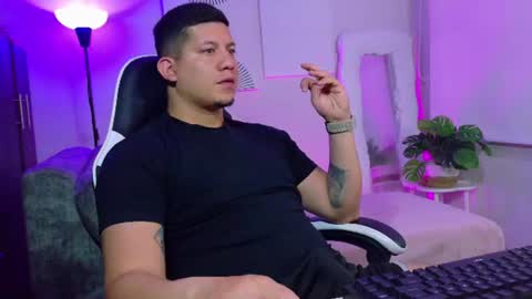 Snapshot of _robertobaggio chatting on 06-19-26, 06:40 Roberto online show from 06-19-26, 06:40