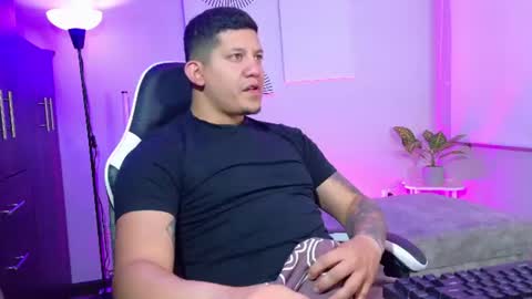 Snapshot of _robertobaggio chatting on 07-17-26, 12:23 Roberto online show from 07-17-26, 12:23