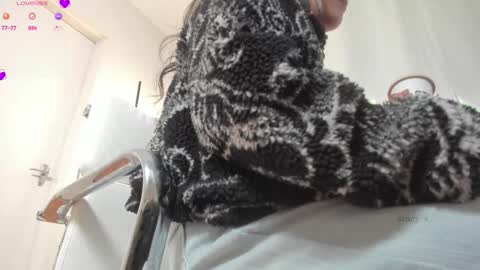 Sandyy online show from 10-26-25, 10:04