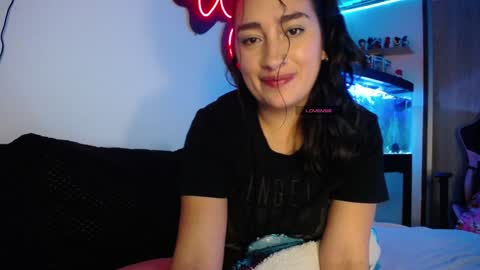 Snapshot of _santalove_ chatting on 01-06-25, 01:42 SantaLove online show from 01-06-25, 01:42