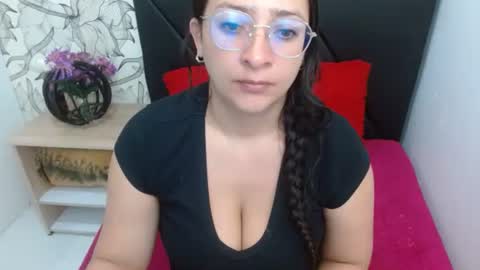 _saraximena_ online show from 05-28-26, 06:21