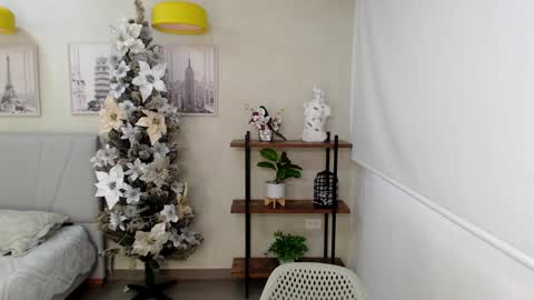 Snapshot of _sassy_girl chatting on 12-23-24, 07:20 Sassy Girl online show from 12-23-24, 07:20