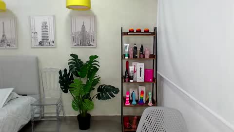 Snapshot of _sassy_girl chatting on 03-10-25, 06:12 Sassy Girl online show from 03-10-25, 06:12