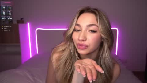 Snapshot of _secretdesire chatting on 01-14-25, 09:30 Kat online show from 01-14-25, 09:30