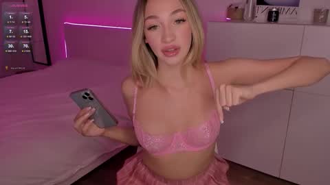 Snapshot of _secretdesire chatting on 10-17-25, 05:48 Kat online show from 10-17-25, 05:48