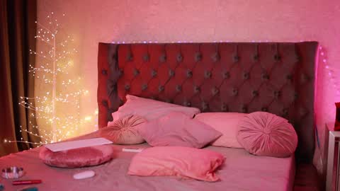 Selena online show from 01-13-25, 05:01