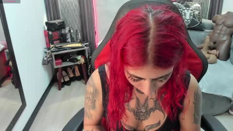 Selene online show from 02-05-25, 01:33