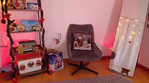 Laura online show from 12-26-24, 02:33