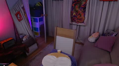 Laura online show from 07-29-26, 01:42