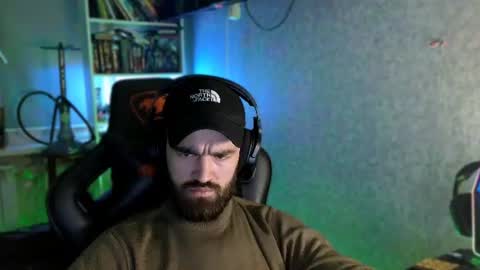 Snapshot of _serious_man chatting on 06-17-26, 07:59 Ask me online show from 06-17-26, 07:59