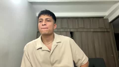 Juan Pablo-independent model online show from 02-10-26, 05:00