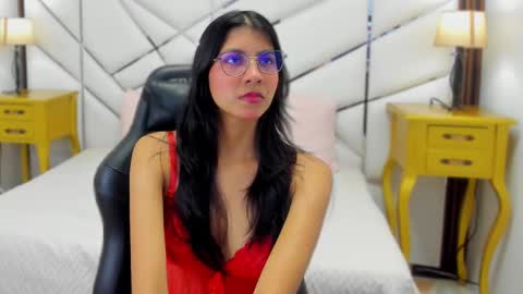 Snapshot of _skinnydoll chatting on 09-12-25, 02:00 Lana online show from 09-12-25, 02:00