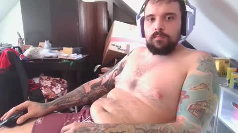 Snapshot of _smiley_bear27 chatting on 11-06-25, 04:13 _smiley_bear27 online show from 11-06-25, 04:13