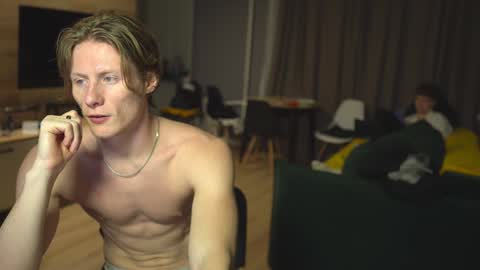 OLIVERpvt is open online show from 01-20-25, 01:00