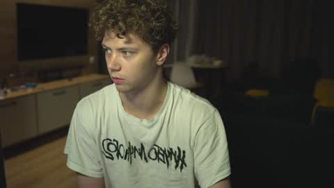 OLIVERpvt is open online show from 02-01-25, 03:08