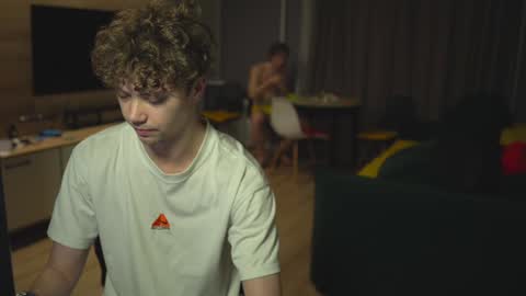 OLIVERpvt is open online show from 02-04-25, 03:00