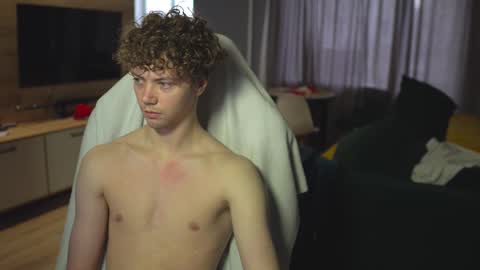 OLIVERpvt is open online show from 03-06-25, 04:30