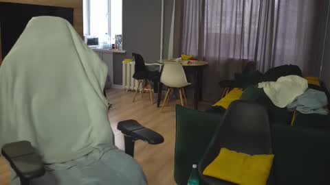 OLIVERpvt is open online show from 03-11-25, 12:39