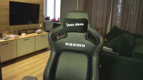 OLIVERpvt is open online show from 09-12-25, 02:17