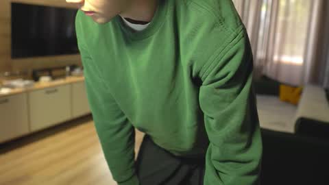 OLIVERpvt is open online show from 09-17-25, 06:15