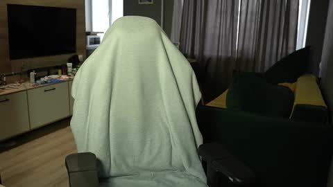 OLIVERpvt is open online show from 03-20-26, 01:05