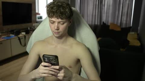 OLIVERpvt is open online show from 04-08-26, 01:11