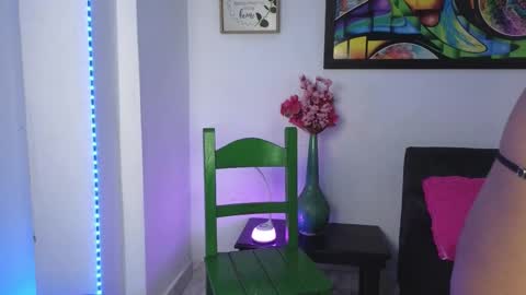   0900 p.m a 0500 a.m Colombia time UTC -5  online show from 03-13-26, 02:40