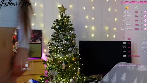 Snapshot of _sweetcams_ chatting on 12-19-24, 10:56 Dasha online show from 12-19-24, 10:56