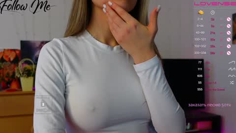 Snapshot of _sweetcams_ chatting on 12-22-24, 06:06 Dasha online show from 12-22-24, 06:06