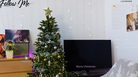 Snapshot of _sweetcams_ chatting on 12-26-24, 06:41 Dasha online show from 12-26-24, 06:41