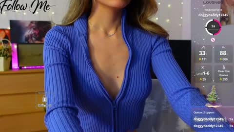 Snapshot of _sweetcams_ chatting on 01-23-25, 10:54 Dasha online show from 01-23-25, 10:54