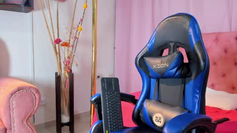 Snapshot of _taylor_black chatting on 04-03-26, 08:40 Taylor online show from 04-03-26, 08:40