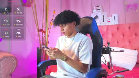 Snapshot of _taylor_black chatting on 04-06-26, 09:49 Taylor online show from 04-06-26, 09:49