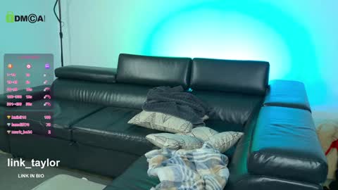 Snapshot of _taylormoon chatting on 11-15-25, 10:15 Link Taylor online show from 11-15-25, 10:15