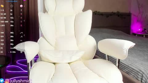 Julia online show from 04-02-26, 05:16