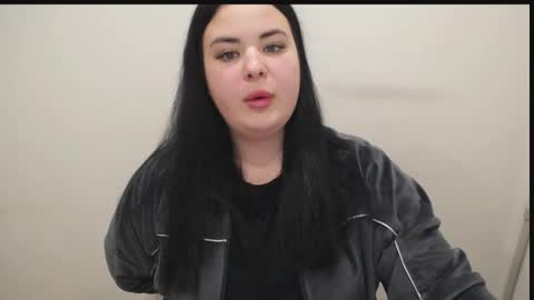 Snapshot of _trisha_li chatting on 11-10-25, 12:59 Trisha online show from 11-10-25, 12:59