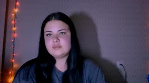 Snapshot of _trisha_li chatting on 11-30-25, 05:17 Trisha online show from 11-30-25, 05:17