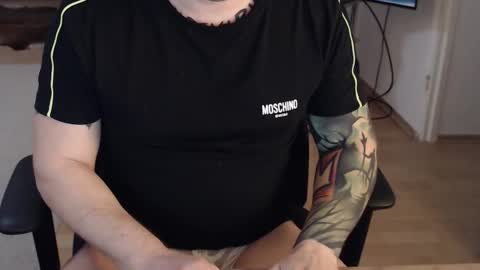 Snapshot of _trythis_ chatting on 12-19-25, 10:55 _trythis_ online show from 12-19-25, 10:55