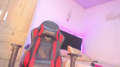 Snapshot of _valeriaa chatting on 12-13-24, 09:41 online show from 12-13-24, 09:41