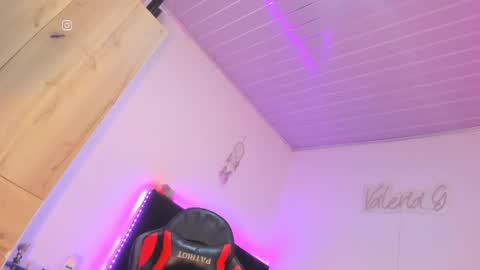 Snapshot of _valeriaa chatting on 01-10-25, 02:46 online show from 01-10-25, 02:46